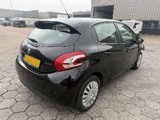 Peugeot 208 1.0 VTi picture 5