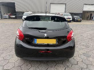Peugeot 208 1.0 VTi picture 6