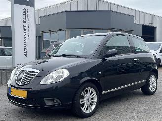 Vaurioauto  passenger cars Lancia Ypsilon 1.2 Argento 2009/1