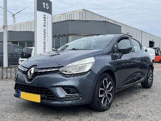 Vaurioauto  passenger cars Renault Clio 0.9 TCe Intens 2017/1