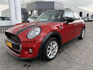 Damaged car Mini Cooper 1.5 Cooper Business 2018/2