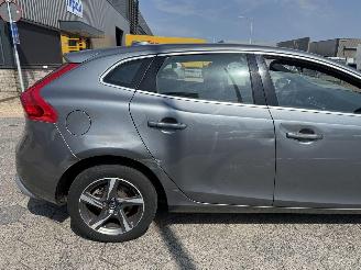 Volvo V-40 2.0 D2 R-Design Business picture 5