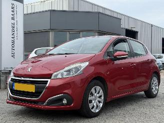 Vaurioauto  passenger cars Peugeot 208 1.2 PureTech Blue Lion 2018/1