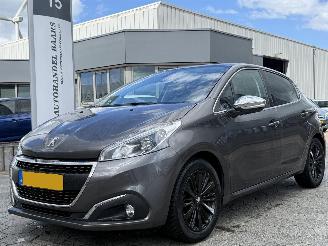 krockskadad bil auto Peugeot 208 1.2 PureTech Allure 2018/5