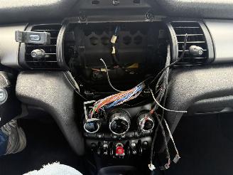 Mini Cooper 1.5 Cooper Business AUTOMAAT picture 15