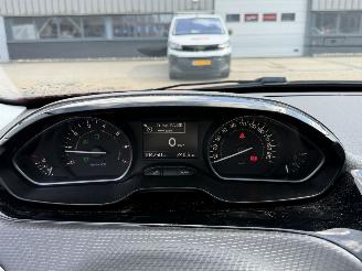 Peugeot 208 1.2 PureTech GT-line picture 18