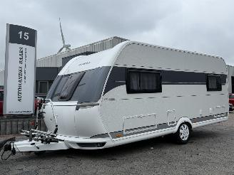 krockskadad bil caravan Hobby  465 De Luxe 2022/1