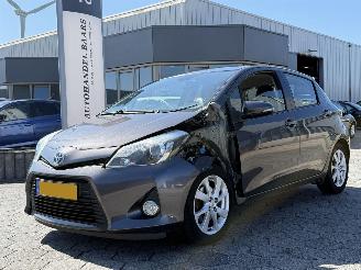 uszkodzony samochody osobowe Toyota Yaris 1.5 Full Hybrid Dynamic 2013/6