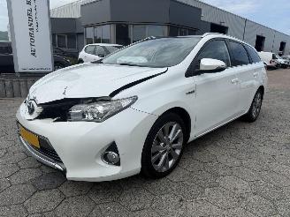 Damaged car Toyota Auris Touring Sports 1.8 Hybrid AUTOMAAT 2013/10