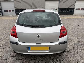Renault Clio 1.2-16V Authentique picture 6