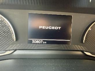 Peugeot 208 1.2 PureTech Allure picture 15