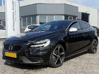 damaged passenger cars Volvo V-40 2.0 D3 Business Sport AUTOMAAT PANO 2018/3