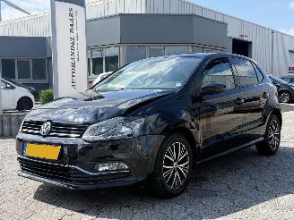 Schadeauto Volkswagen Polo 1.2 TSI Highline AUTOMAAT 2016/9