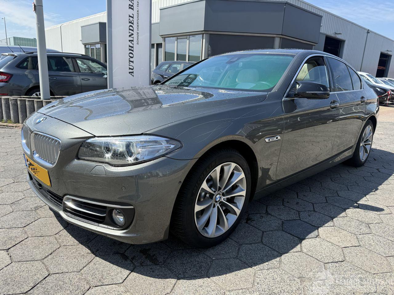 BMW 5-serie 528i AUTOMAAT High Executive