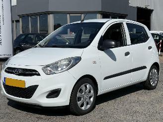 Vaurioauto  passenger cars Hyundai I-10 1.1 i-Drive 2013/10