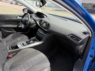 Peugeot 308 SW 1.2 PureTech Blue Lease Allure picture 14