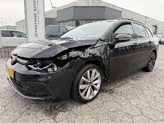 Vaurioauto  passenger cars Volkswagen Golf Variant 1.0 eTSI Life Business 2023/1