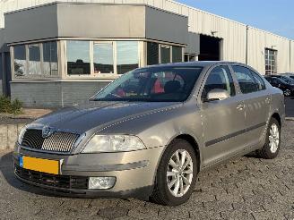 Vaurioauto  passenger cars Skoda Octavia 1.6 FSI Ambiente Attractive Business AUTOMAAT 2008/4