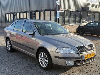 Skoda Octavia 1.6  Ambiente  AUTOMAAT picture 4