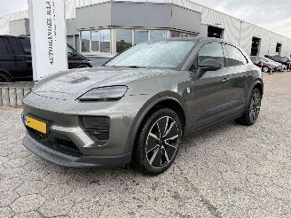 Vaurioauto  passenger cars Porsche Macan 4 95C 2024/11