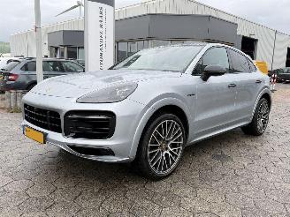Vaurioauto  passenger cars Porsche Cayenne Coupé 3.0 E-Hybrid 2022/2