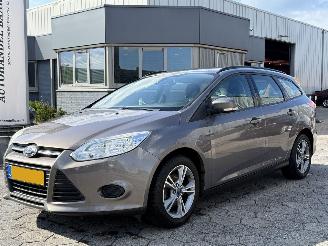 skadebil auto Ford Focus Wagon 1.0 EcoBoost Edition 2014/12