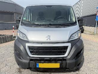 Peugeot Boxer 435 2.2 BlueHDi 140 L2H1 Zwaar Premium picture 2