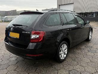 Skoda Octavia Combi 1.6 TDI Greentech Ambition picture 4