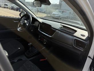 Kia Stonic 1.0 T-GDi MHEV DynamicLine picture 14