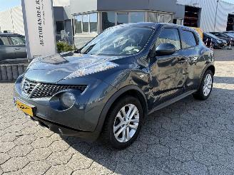krockskadad bil auto Nissan Juke 1.6 Urban Premium 2013/1