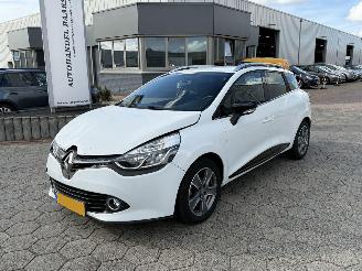 krockskadad bil auto Renault Clio Estate 0.9 TCe Night&Day 2014/6