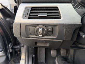 BMW 3-serie 318i PANO. picture 15