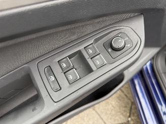 Volkswagen Golf 1.0 TSI Life picture 13