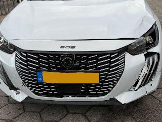 Peugeot 208 1.2 Hybrid 110 e-DCS6 Allure picture 10
