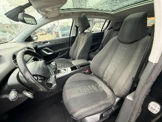 Peugeot 308 SW 1.2 PureTech Allure picture 16