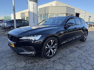 krockskadad bil auto Volvo V-60 2.0 B3 Essential Edition 2024/1