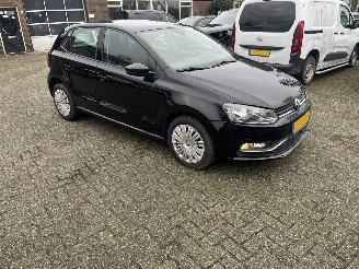 Damaged car Volkswagen Polo 1.4 TDI COMFORTLINE. ZWART. 2015/12