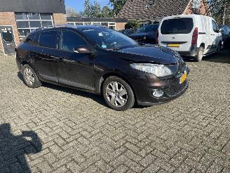 Coche accidentado Renault Mégane 1.5 dCi Expression combi. 2013/9