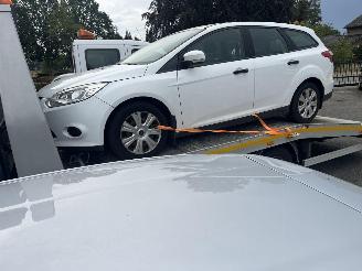 Voiture accidenté Ford Focus Wagon 1.0 EcoBoost Titanium 2014/1