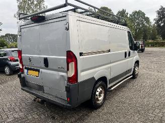 Peugeot Boxer 330 2.2 HDI L1H1 Première picture 4