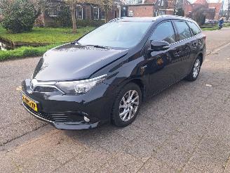damaged passenger cars Toyota Auris Touring Sports 1.8 hybrid dynamic 2018/3