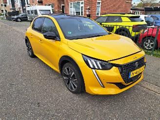 damaged passenger cars Peugeot 208 1.2 pure tech GT line 2020/2