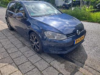 Damaged car Volkswagen Golf 1.2 tsi trendline 2013/2