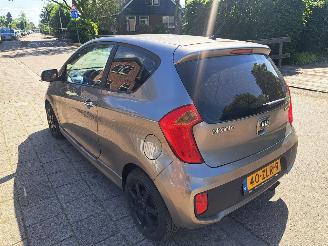 Kia Picanto 1.0i (motor niet goed) picture 5