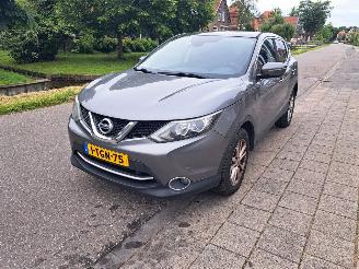 Damaged car Nissan Qashqai 1.2i motor niet goed 2014/1