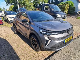 damaged passenger cars Renault Captur E-TECH HYBRID fh 145 esperit alpine 2025/6