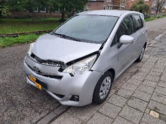 Coche accidentado Toyota Verso S 1.3 VVTi aspiration automaat 2012/2