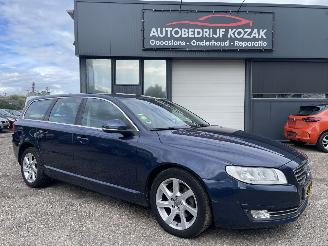 Damaged car Volvo V-70 2.0 D4 Momentum AIRCO LEDER 2014/10