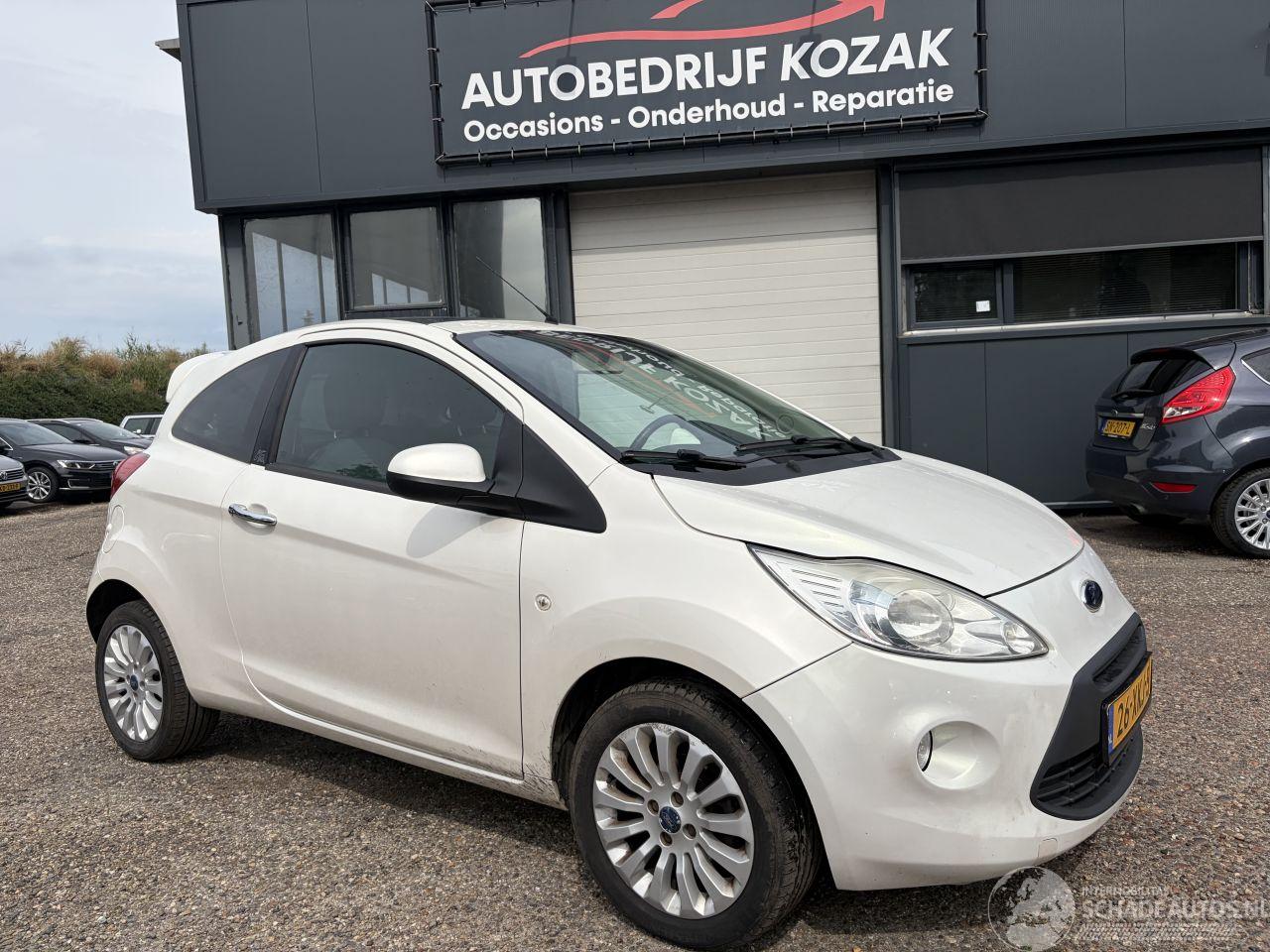Ford Ka 1.2 Titanium X start/stop AIRCO PANORAMADAK