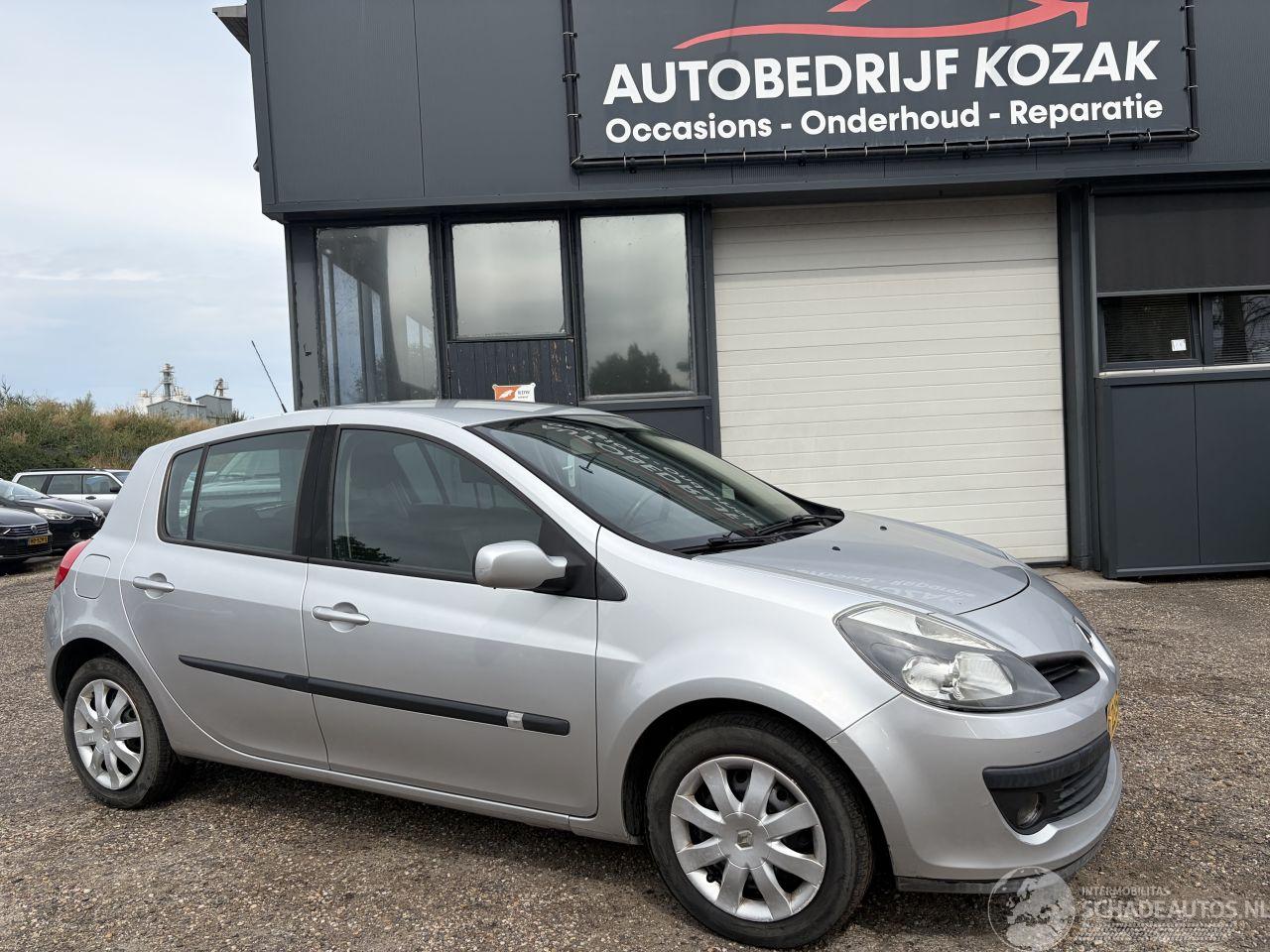Renault Clio 1.4-16V Team Spirit AIRCO 5drs NIEUWE APK